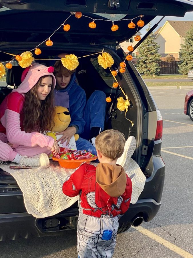 SADD hosts a spooky fun time at Trunk or Treat